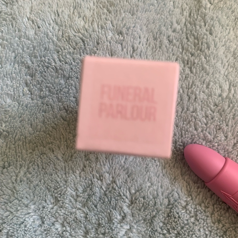 Jeffree Star Velvet Trap Lipstick Funeral Parlor BNIB - Picture 4 of 8